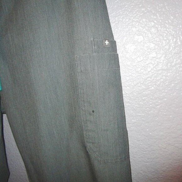 Figs YOLA Skinny STRETCH Scrub Size L PANTS Technical Collection 10 POCKETS Gray - Picture 4 of 12